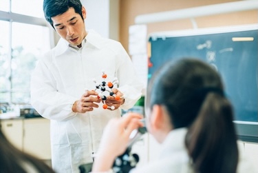 two medical students talking in a lab